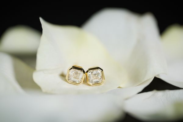 アッシャーカット0.50ctダイヤモンド・ベゼルピアス